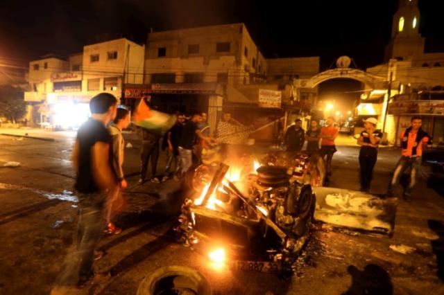 Judeus ultra-ortodoxos retirados pela polícia palestiniana do Túmulo de José