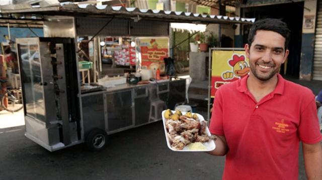 Como jovem desempregado virou ‘rei do frango assado’