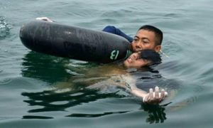 Homem sobrevive a queda de helicóptero e passa 2 dias boiando em lago até ser resgatado