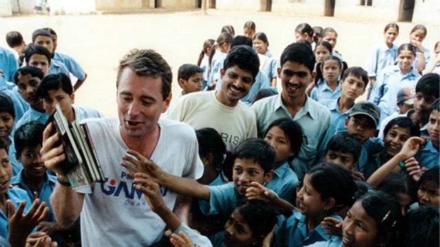 Executivo abandona Microsoft para construir bibliotecas infantis em países pobres