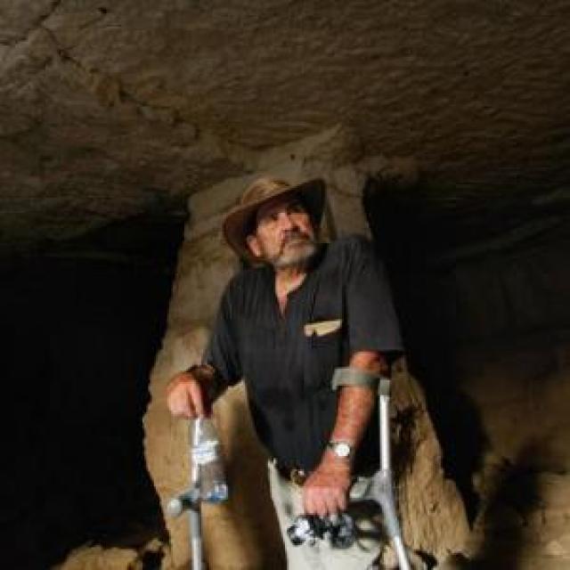 MORREU O ARQUEÓLOGO ADAM ZERTAL