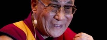 Não esperem ajuda de Deus, diz Dalai Lama sobre Paris