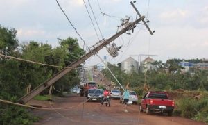 Tornado atinge cidade no Paraná, fere 20 e danifica 1.500 casas