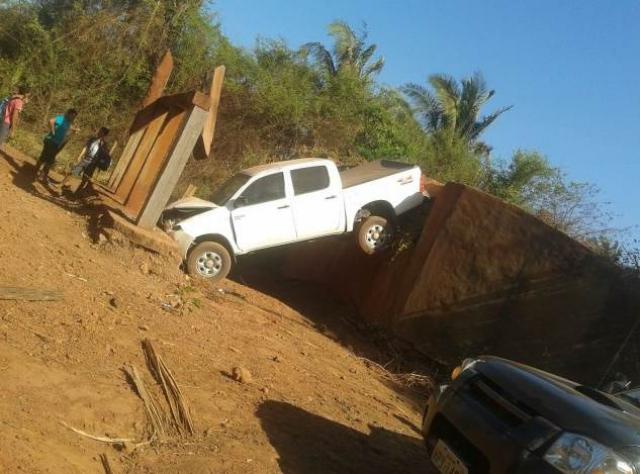 No Maranhão, prefeito se acidenta em ponte que esqueceu de consertar