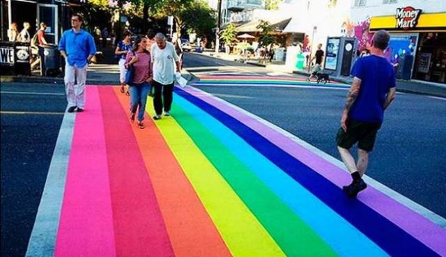 Capital da Bahia vai pintar faixas de pedestres na cor do arco-iris em prol das causas LGBT