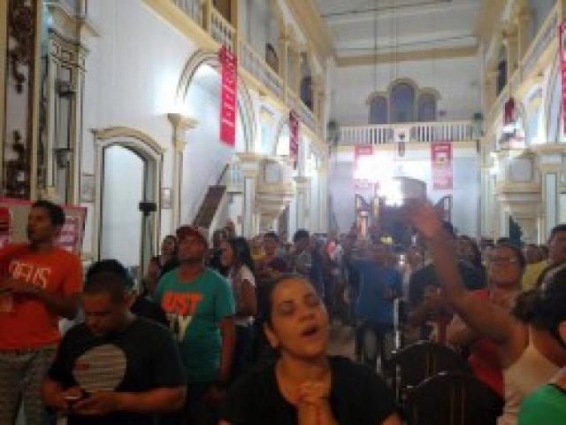 Padre católico cede capela para evangélicos realizarem cultos em Mariana MG