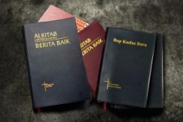 Dois cristãos e 321 Bíblias foram apreendidos por autoridades na Malásia