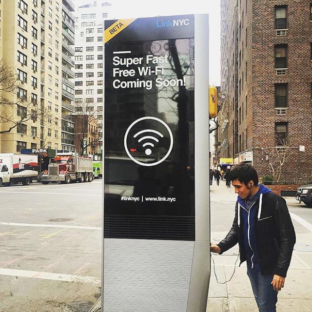 Nova York substitui orelhões por pontos de wi-fi gratuitos