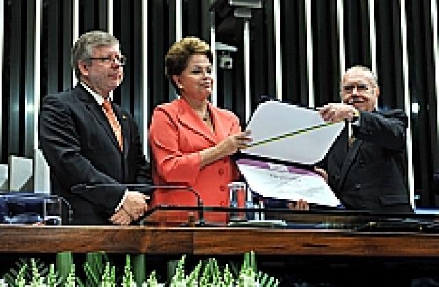 Dilma recebe prêmio e diz que igualdade de gênero é prioridade do governo