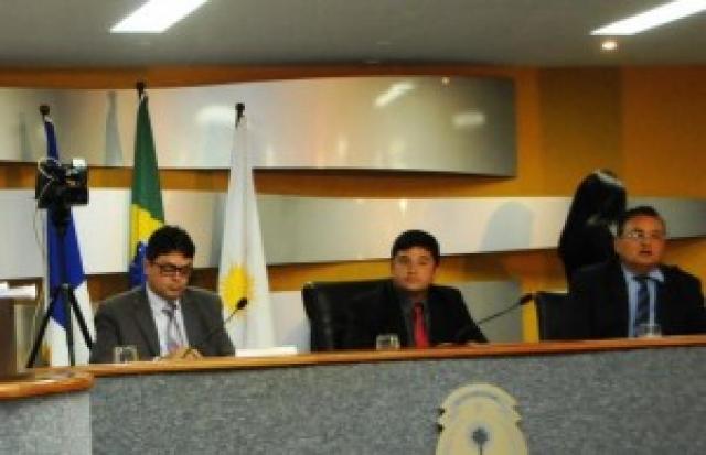Vereador pastor João Campos requer a suspensão da distribuição dos livros didáticos com ideologia de