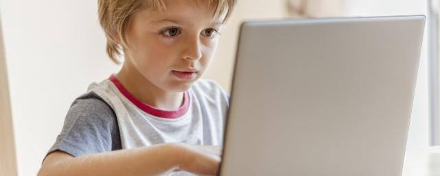 O perigo da exposição de crianças nas redes sociais