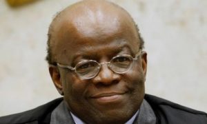 Povo na rua é a única saída, diz Joaquim Barbosa Povo na rua é a única saída, diz Joaquim Barbosa