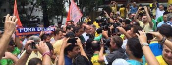 Alckmin e Aécio chegam à Paulista sob vaias e gritos de corruptos