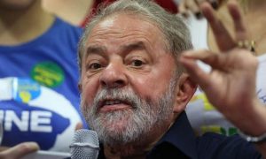 Lula se complica com versões sobre mudança e sítio