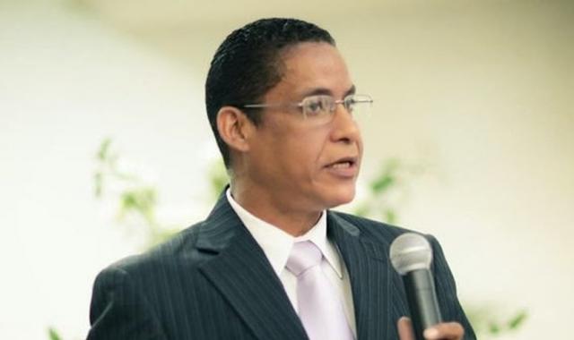 “Os pais precisam desenvolver a heterossexualidade dos filhos”, diz pastor