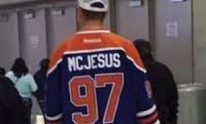 Fãs canadenses comparam jogador de hockey com Jesus