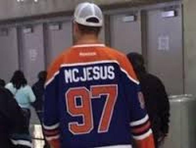 Fãs canadenses comparam jogador de hockey com Jesus
