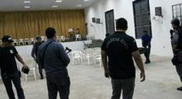Homem baleado entra em igreja, aceita a Jesus e morre