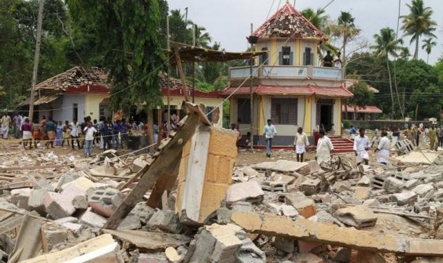 Incêndio em templo hindu mata pelo menos 100 pessos na Índia