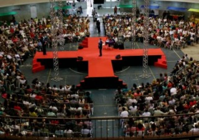 Homem abre igreja Templária de Cristo com orientação do Arcanjo Miguel
