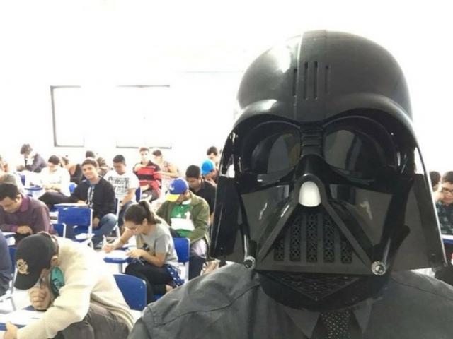 Professor de Direito aplica provas fantasiado de Darth Vader