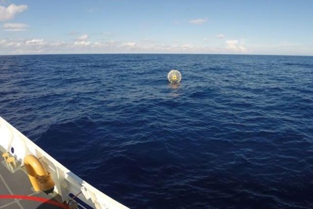 EUA resgatam homem que tentava chegar às Bermudas em bolha inflável
