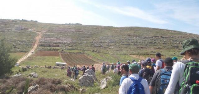 Israelenses percorrem locais históricos no feriado da Páscoa