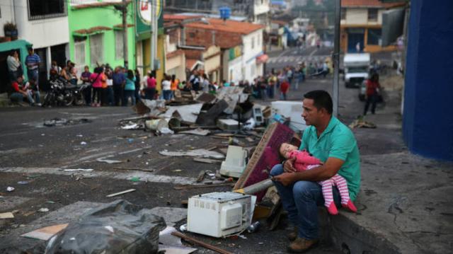 A Venezuela está à beira do colapso. Entenda.
