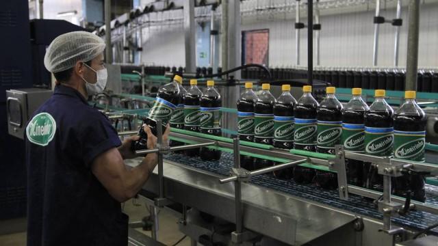 Refrigerante Mineirinho faz 70 anos com fábrica em São Gonçalo