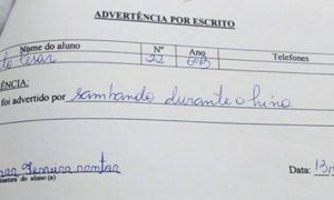 Aluno samba durante execução do hino nacional na escola e advertência faz sucesso nas redes