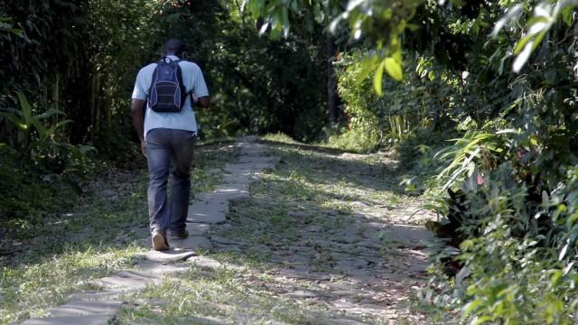 Estrada construída por escravos vira trilha ecológica e religiosa na Baixada Fluminense