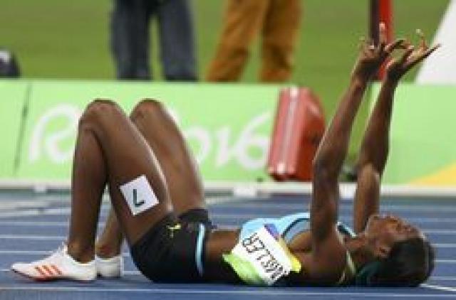 Corredora que sofreu queda fica com o ouro e glorifica a Deus na pista