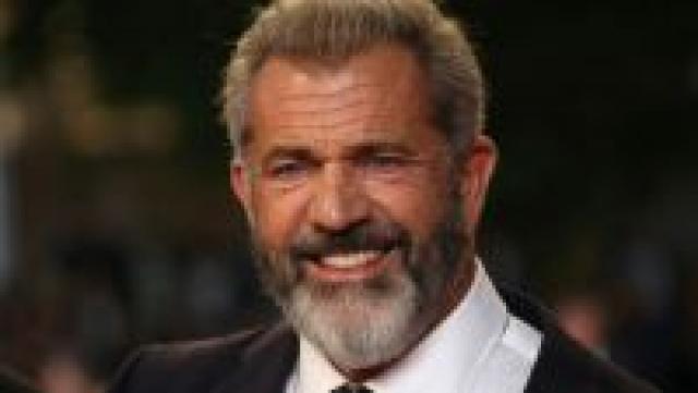 Aplaudido por dez minutos em festival, novo filme de Mel Gibson conta história de médico cristão na