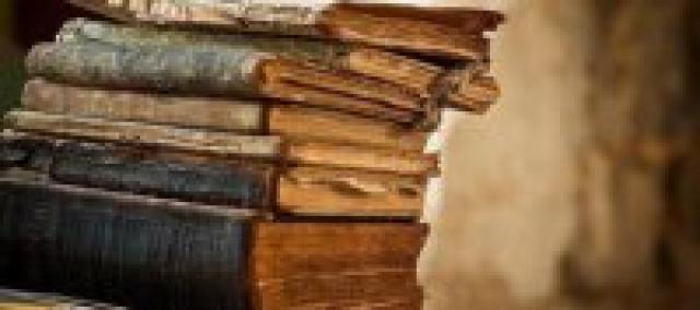 Livro de estudo da Bíblia encontrado no lixo levou casal a se converter ao Evangelho