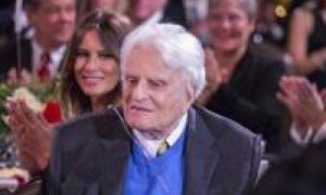 Uma vida de testemunho é a maneira mais eficiente para evangelizar um ateu, diz Billy Graham