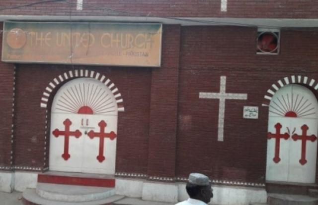 Pastor é espancado por policial, durante culto no Paquistão