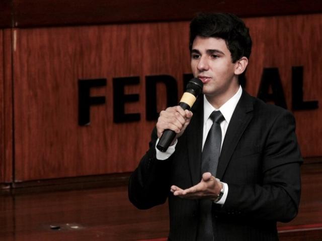 Exemplo de sucesso, jovem juiz inspira concurseiros por todo o país