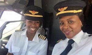 Pela primeira vez Boeing 737 é pilotado apenas por mulheres