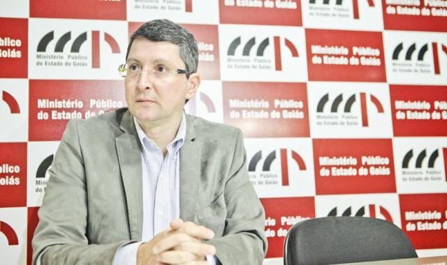 Oração do Pai Nosso é suspensa nas escolas de Goiás