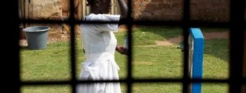 Extremistas islâmicos estupram mulheres dentro de igreja para ‘punir’ pastor, em Uganda