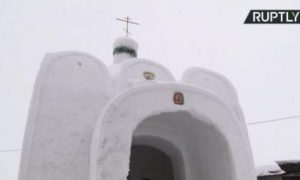 Cristão da Sibéria constrói igreja de neve para poder cultuar