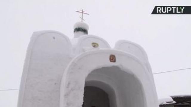 Cristão da Sibéria constrói igreja de neve para poder cultuar
