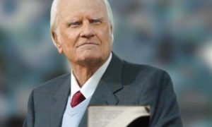 A morte de Jesus foi um evento único, pois ele é Deus feito carne, lembra Billy Graham