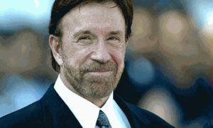 Chuck Norris: Ler a Bíblia me trouxe de volta a Cristo