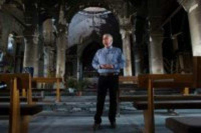 Pastor visita maior cidade cristã no Iraque, destruída pelo Estado Islâmico, e encontra apenas 7 fam