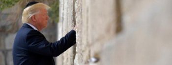 Trump ora no Muro das Lamentações em visita à Israel: Temos um vínculo inquebrável