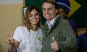 Michelle Bolsonaro, uma primeira-dama evangélica Esposa do novo presidente tem ministério com surdos