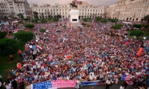 Cerca de dois milhões de pessoas marcham contra a ideologia de gênero