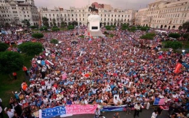 Cerca de dois milhões de pessoas marcham contra a ideologia de gênero