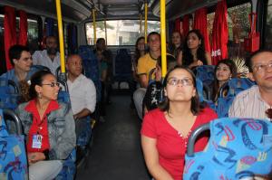 Idosa impede assalto em ônibus após orar por bandido, no Rio